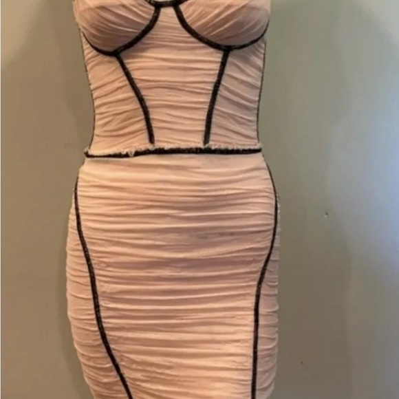 Dolce & Gabbana D&G pink tulle dress never worn size label says 42 fits like a 4 - Picture 3 of 9